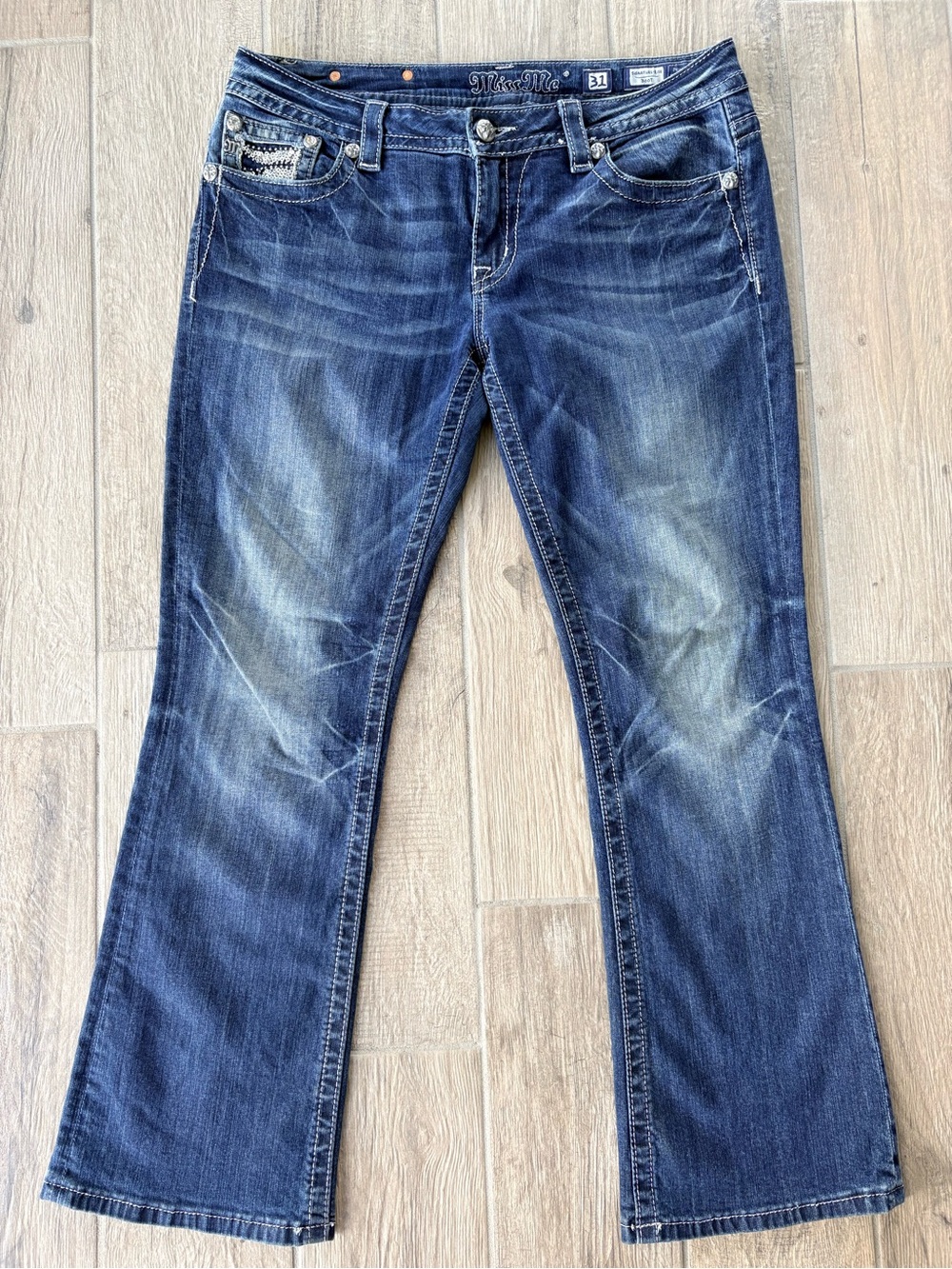 Miss Me Women’s Signature Boot Cut
Denim Embellished Jean Size 31